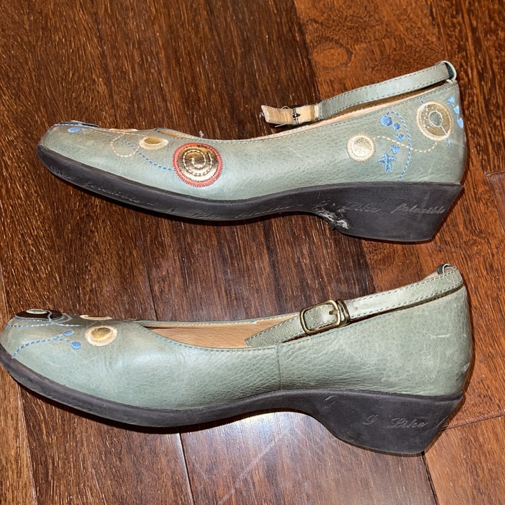 Playful embellished appliqués wedged shoes - Picture 5 of 12